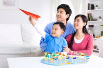 Những điều hữu ích cha mẹ có thể học tập từ bé
