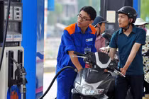 Tăng phí môi trường với xăng lên 8.000 đồng/lít: Chuyên gia nói gì?