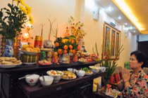 Bày trí bàn thờ gia tiên ngày Tết thế nào mới là hợp phong thủy?