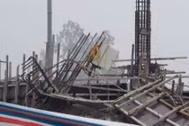Sập giàn giáo 3 người chết: Công nhân chưa hết sợ hãi