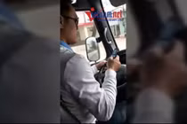 Video: Tài xế lái xe buýt bằng khuỷu tay, hành khách sợ chết khiếp