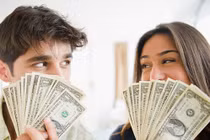 Tôi có nên vạch mặt gã người yêu Sở Khanh, đào mỏ của em gái?