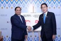 Thủ tướng Phạm Minh Chính gặp Thủ tướng Nhật Bản