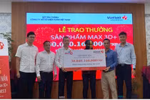 Vietlott trao thưởng 30 giải đặc biệt cho một nữ khách hàng