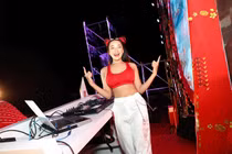 Ngắm DJ ăn mặc cực gắt, tự xưng “hiền nhất Đông Nam Bộ”