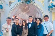 Hòa Minzy nhận điểm 10 vì ăn mặc tinh tế khi đi đám cưới