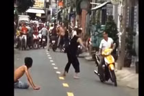 Sự thật clip người phụ nữ "ngáo đá" chém hàng loạt người đi đường