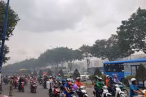 Đang phong tỏa hiện trường, cứu hỏa vụ cháy cực lớn ở TP HCM