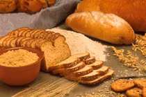 Bí quyết giúp trắng răng nhanh khó tin chỉ với 1 ổ bánh mì