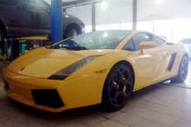 Siêu xe Lamborghini rao bán 1,4 tỷ trên vỉa hè Hà Nội