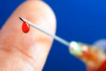 Chồng xuất hiện kịp thời cứu tôi thoát khỏi mũi tiêm chứa máu HIV