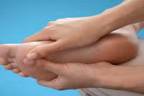 Mùa đông đến, xử lý “ác mộng” bàn chân lạnh thế nào?