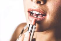Chồng đùng đùng đòi ly hôn vì nhìn thấy mặt mộc của vợ