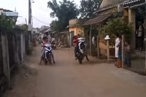 “Trai làng” học đòi bốc đầu xe, đâm sầm vao nhau