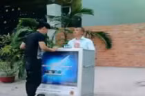 Ai tốt hơn ai?