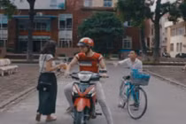 Clip “tán gái thời sinh viên” khiến dân mạng bật cười