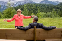 Liệu có ngày bà Merkel và ông Trump thân thiết được như thế này?