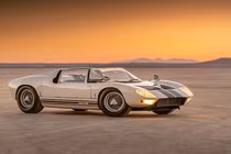 Siêu xe Ford GT40 Roadster "hàng hiếm" hơn 230 tỷ đồng