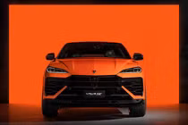 Lamborghini đạt doanh số bán siêu xe kỷ lục, vẫn "thua" Ferrari