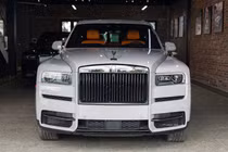 Cận cảnh Rolls-Royce Cullinan Black Badge "màu độc", gần 40 tỷ ở Hà Nội