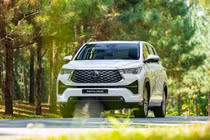 Toyota Innova Cross HEV tại Việt Nam giảm chỉ còn từ 960 triệu đồng