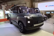 Toyota X-Van Gear 2025 sắp ra mắt, kích thước ngang Innova Cross