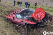 Ferrari 296 GTS hơn 10 tỷ "bẹp xẹp lép" sau một tuần ra biển