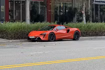 McLaren Artura bạc tỷ đầu tiên về Việt Nam trên phố Sài thành
