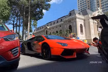 Siêu xe Lamborghini Aventador hơn 20 tỷ “nhuộm ombre” ở Sài Gòn