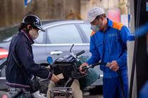 Giá xăng trong nước trước áp lực tăng lần thứ 6 liên tiếp