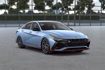 Nút màu đỏ NGS trên Hyundai Elantra N 2023 tại Việt Nam để làm gì?