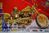 "Phát thèm" siêu môtô Harley-Davidson mạ vàng thật