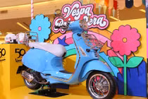 Soi" xe ga Vespa Primavera kỷ niệm giá tới 103 triệu đồng