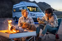 Winnebago e-RV - chiếc "nhà di động" chạy điện tới 200km/lần sạc