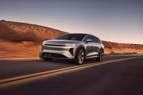 Lucid bắt đầu sản xuất mẫu SUV điện Gravity giá 94.900 USD