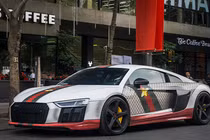 Siêu xe Audi R8 V10 Plus tiền tỷ khoác áo Gucci ở Sài Gòn