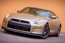 Soi “hàng hiếm” Nissan GT-R 45th Anniversary “bản gold“