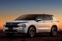 Mitsubishi Outlander PHEV 2022 “cháy hàng”, lượng đặt xe tăng 7 lần