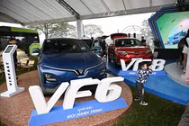 Soi dàn ôtô điện, hybrid tại Triển lãm Xe điện hóa 2024 ở Hà Nội
