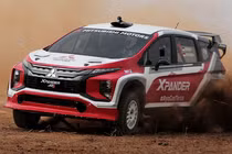 "Soi" xe giá rẻ Mitsubishi Xpander phiên bản đua địa hình