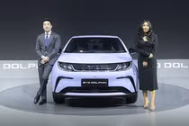 BYD Dolphin 2023 - xe ôtô điện 550 triệu đồng chạy 410km/lần sạc