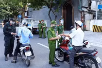Hà Nội tháo dỡ 39 chốt kiểm soát tại các tuyến đường ra, vào vùng đỏ