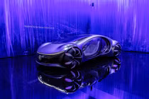 Người lái Mercedes Vision AVTR có thể điều khiển bằng trí não