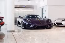 "Soi" siêu xe Koenigsegg Regera với thân vỏ bằng sợi carbon tím