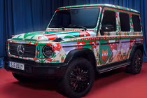 Ngắm "xế sang" Mercedes-Benz G-Class và AMG GT phiên bản Giáng sinh