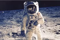 Có thật là tàu vũ trụ Apollo 11 của NASA đã đưa người lên Mặt Trăng?