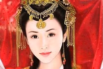 Kinh hãi ông hoàng "máu lạnh" thấy vợ chết cháy vẫn ngoảnh mặt làm ngơ 