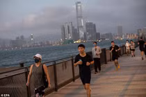 Đeo khẩu trang đi bộ, nam thanh niên Vũ Hán "hỏng" một lá phổi 