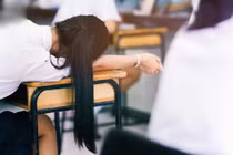 Lọt vào mắt bố bạn cùng lớp, nữ sinh bị hủy hoại cả đời 