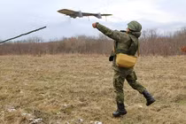 Tận mặt UAV trinh sát "nhỏ mà có võ" của Nga